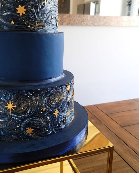 Vincent Van Gough Starry Night inspired wedding cake with deep blues and golds at Casa de Mendez, McAllen, Texas