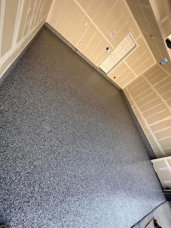 garage en époxy finition esthétique de couleur grise sur la Rive-nord