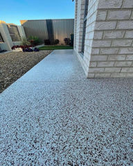 Patio en époxy résistant aux intempéries à Laval 
