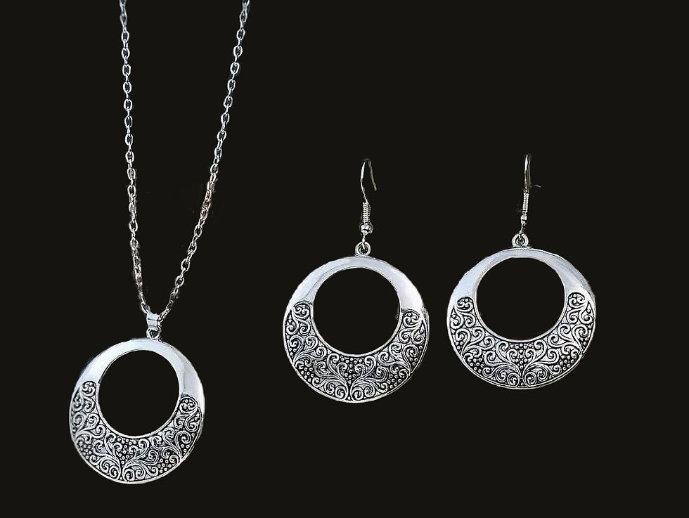 Ohrringe und Halskette im Vintage & Boho Chic