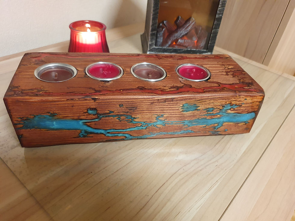 Kerzenhalter aus Holz mit Lichtenbergfiguren für Teelichter und Stabkerzen