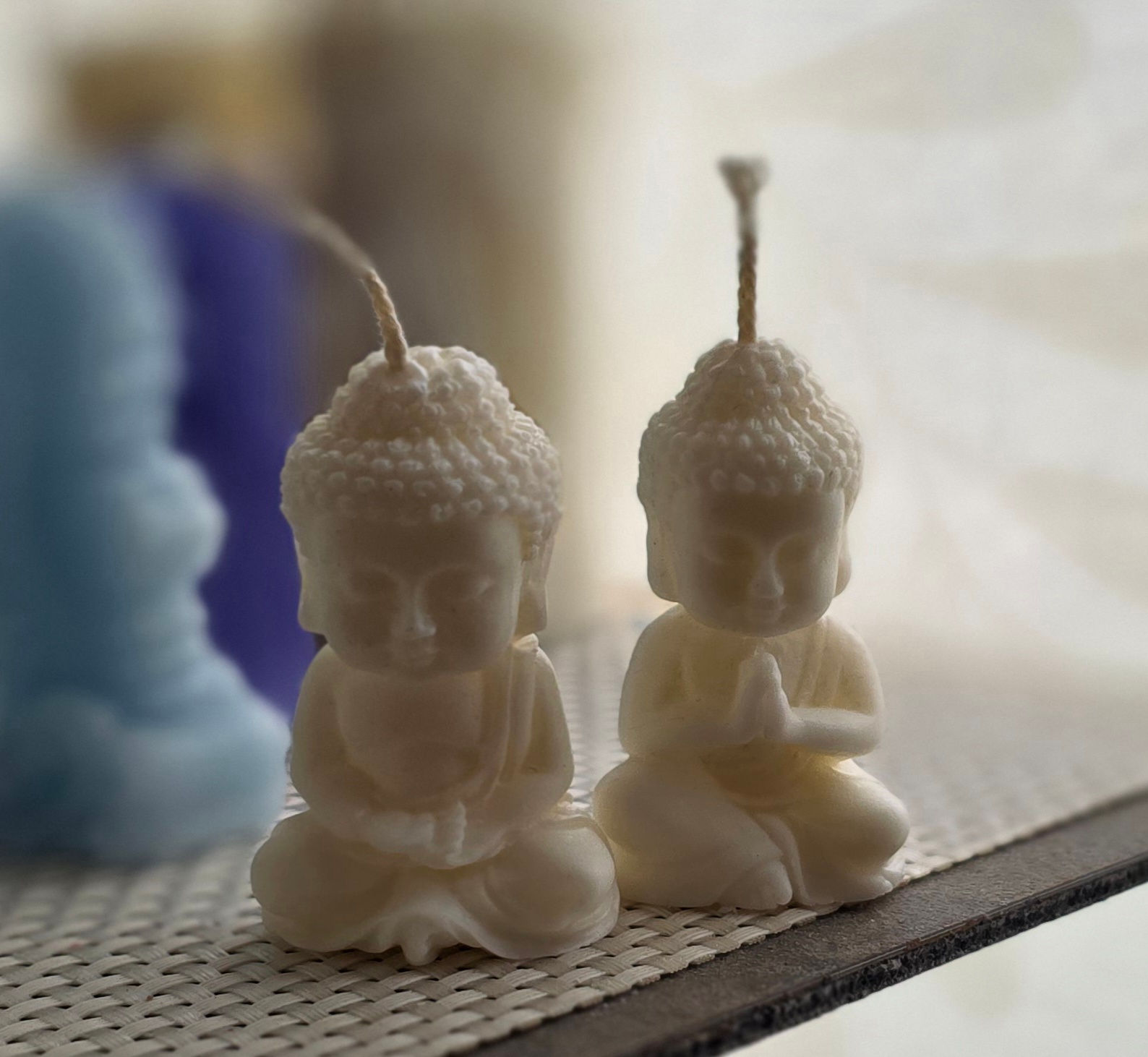 Meditierende Buddha‑Kerzen