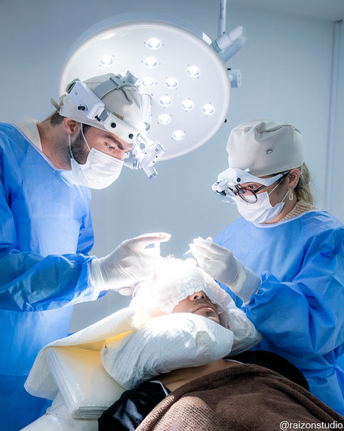 Procedimento cirúrgico para publicidade de médicos e especialistas de saúde e beleza. 