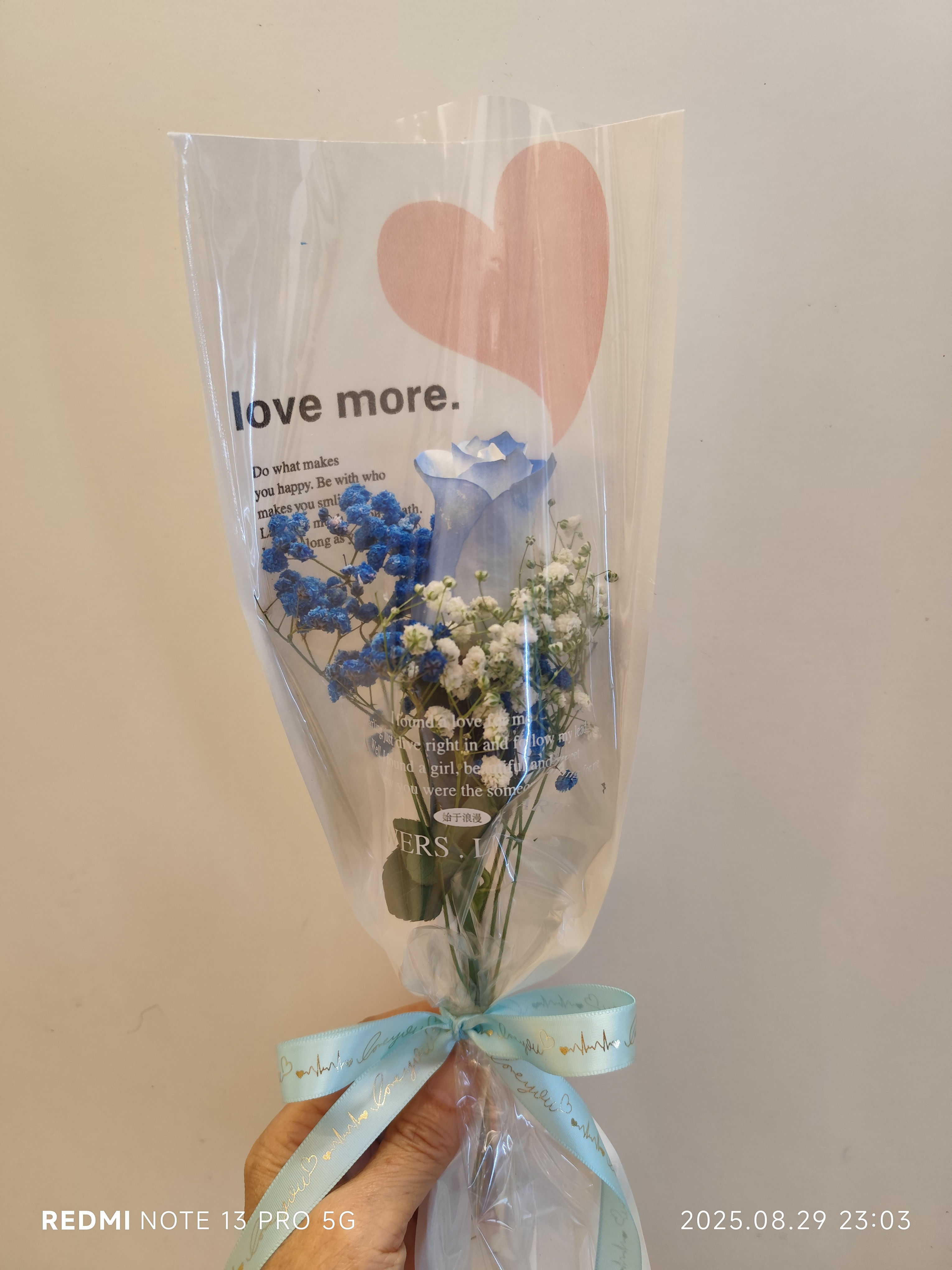 BR-225  1支碎冰藍玫瑰(袋裝)花束 (門市自取)