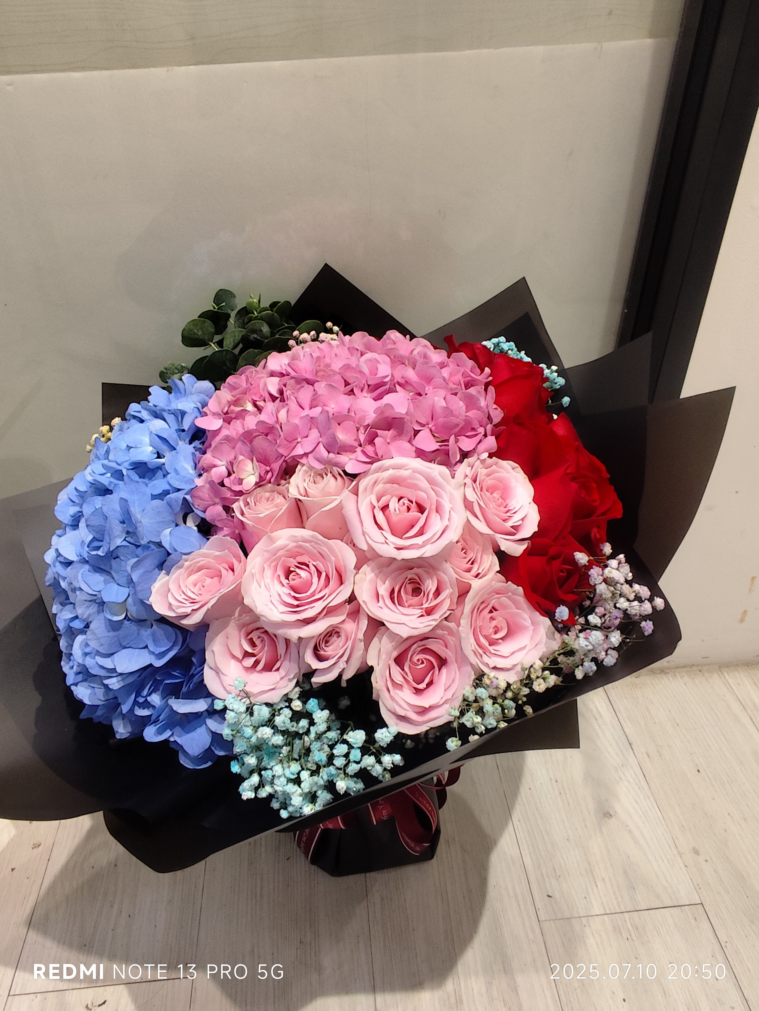 BR-217  30支紅/粉紅雙色玫瑰雙色綉球花束