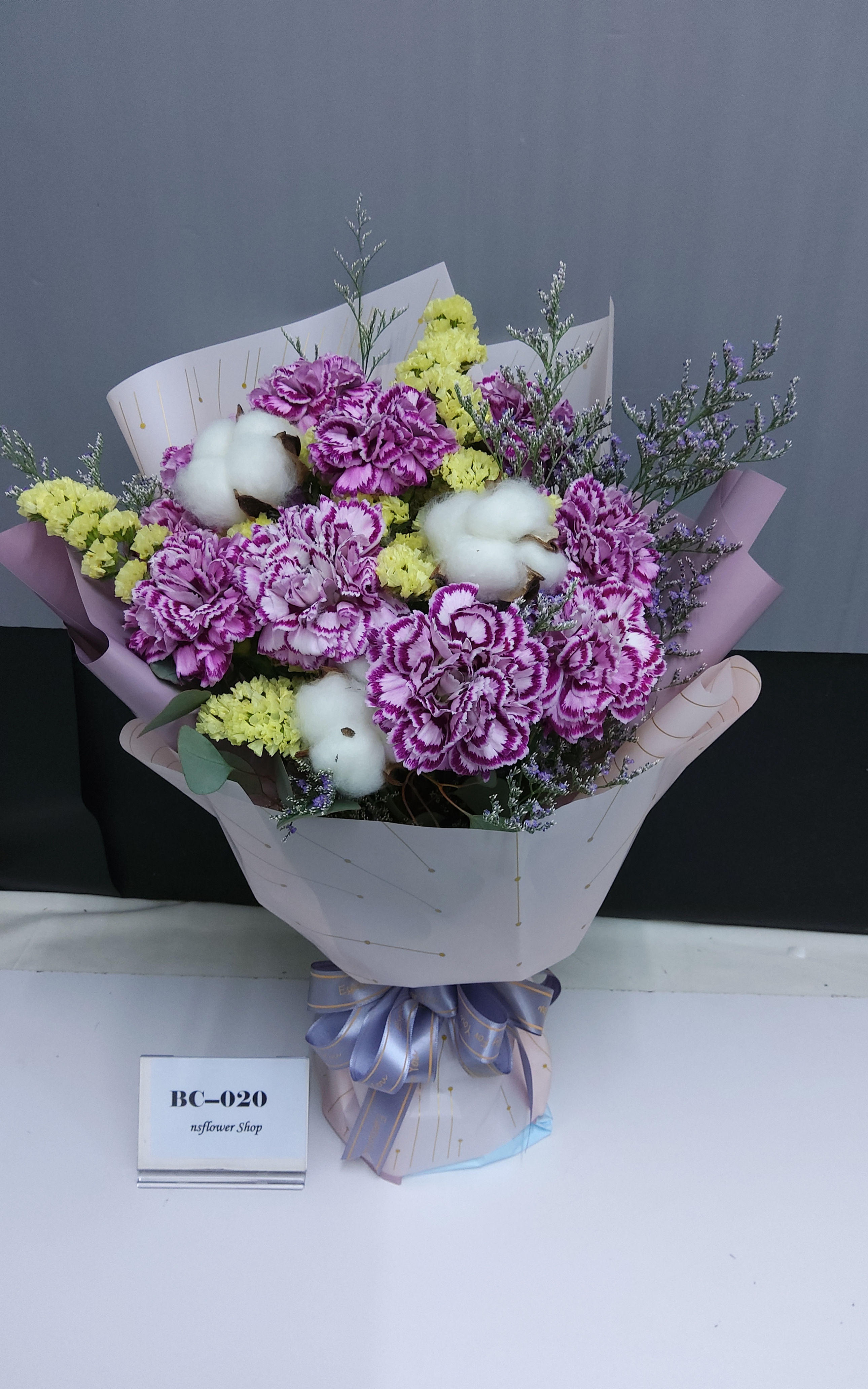 BC-026  10支紫白色康乃馨木棉花花束