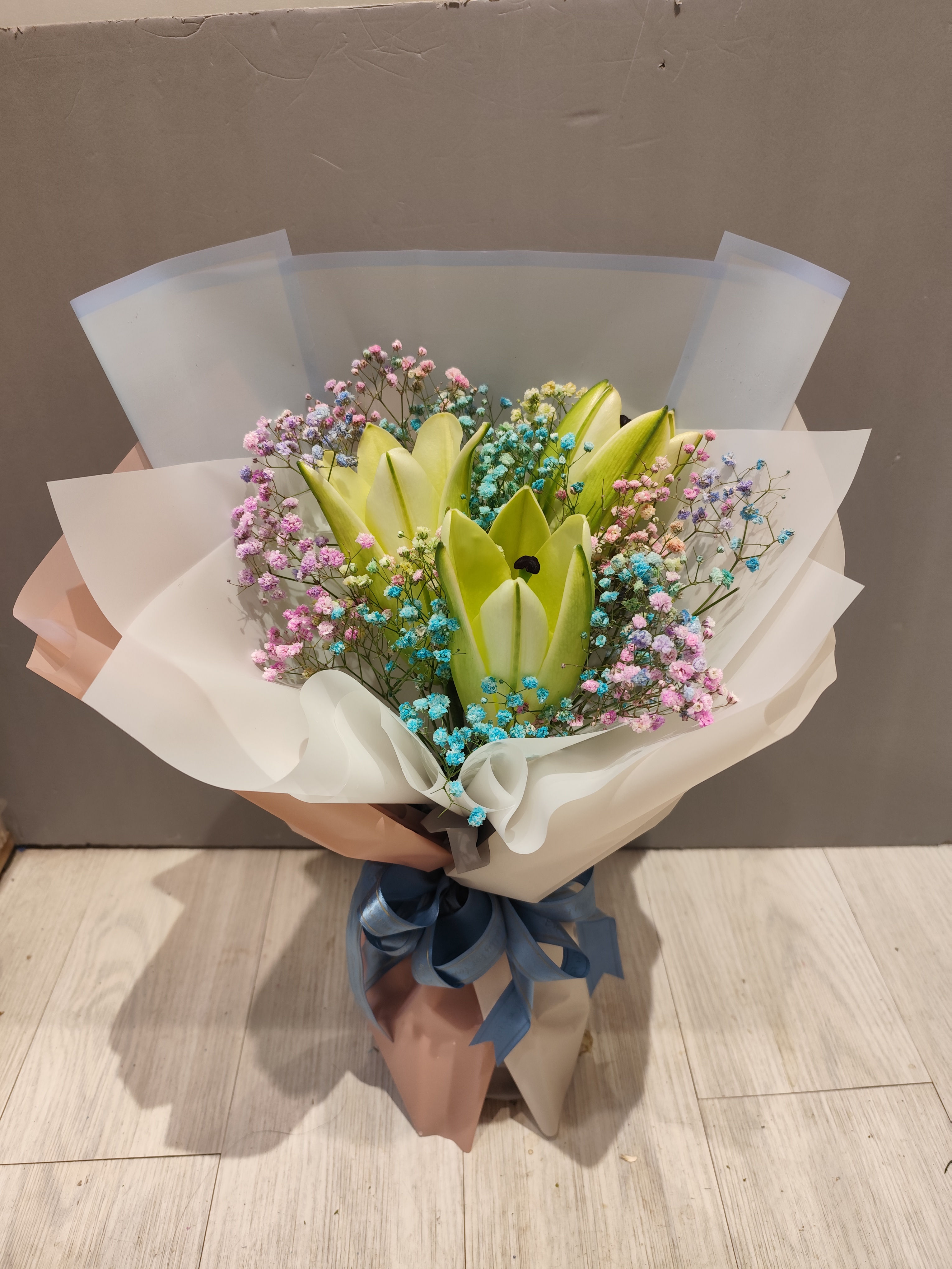 BO-064  3支黃百合混色滿天星花束 (需7天前預訂)