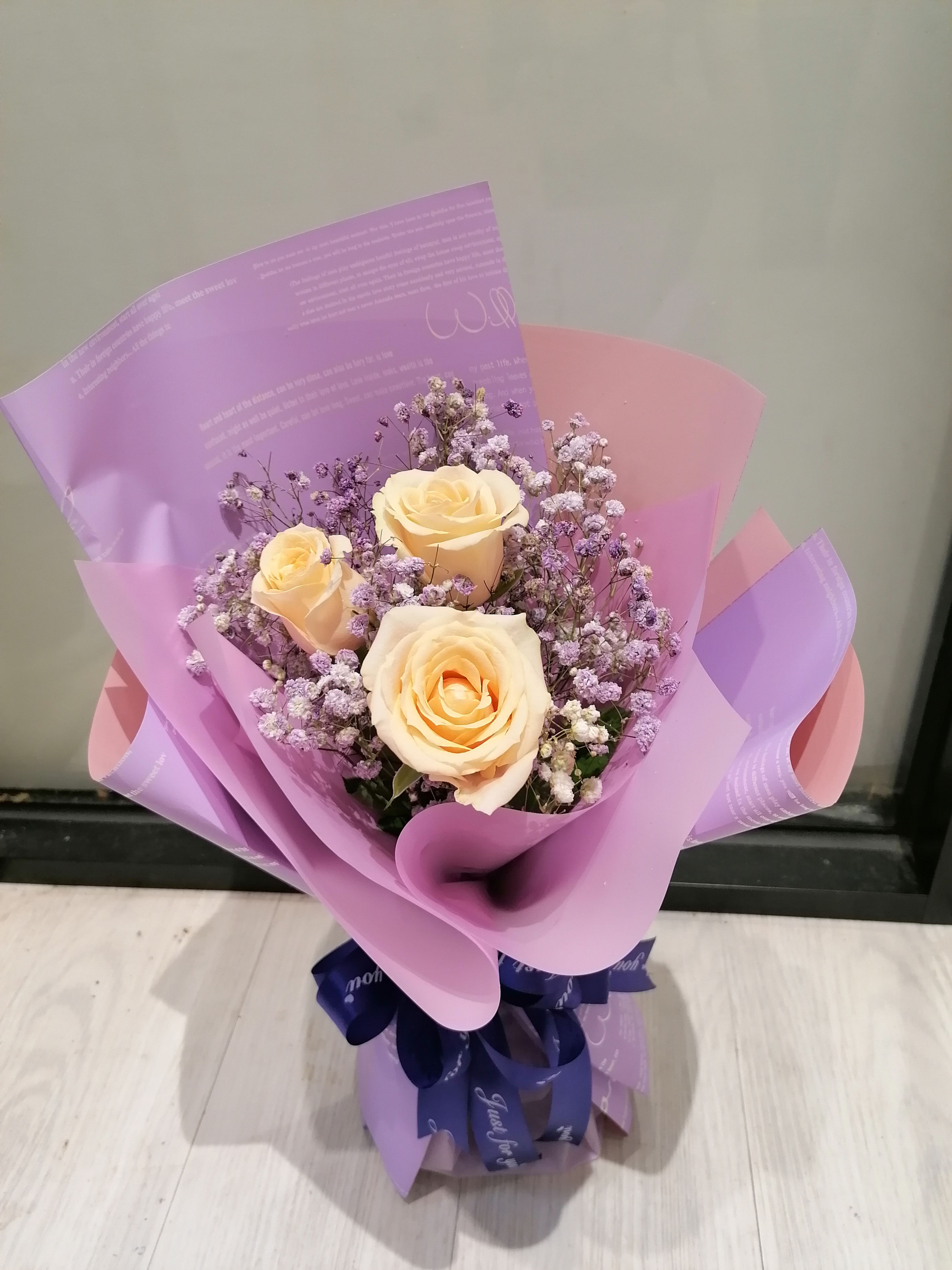 BR-160  3支香檳色玫瑰滿天星花束(自取貨)