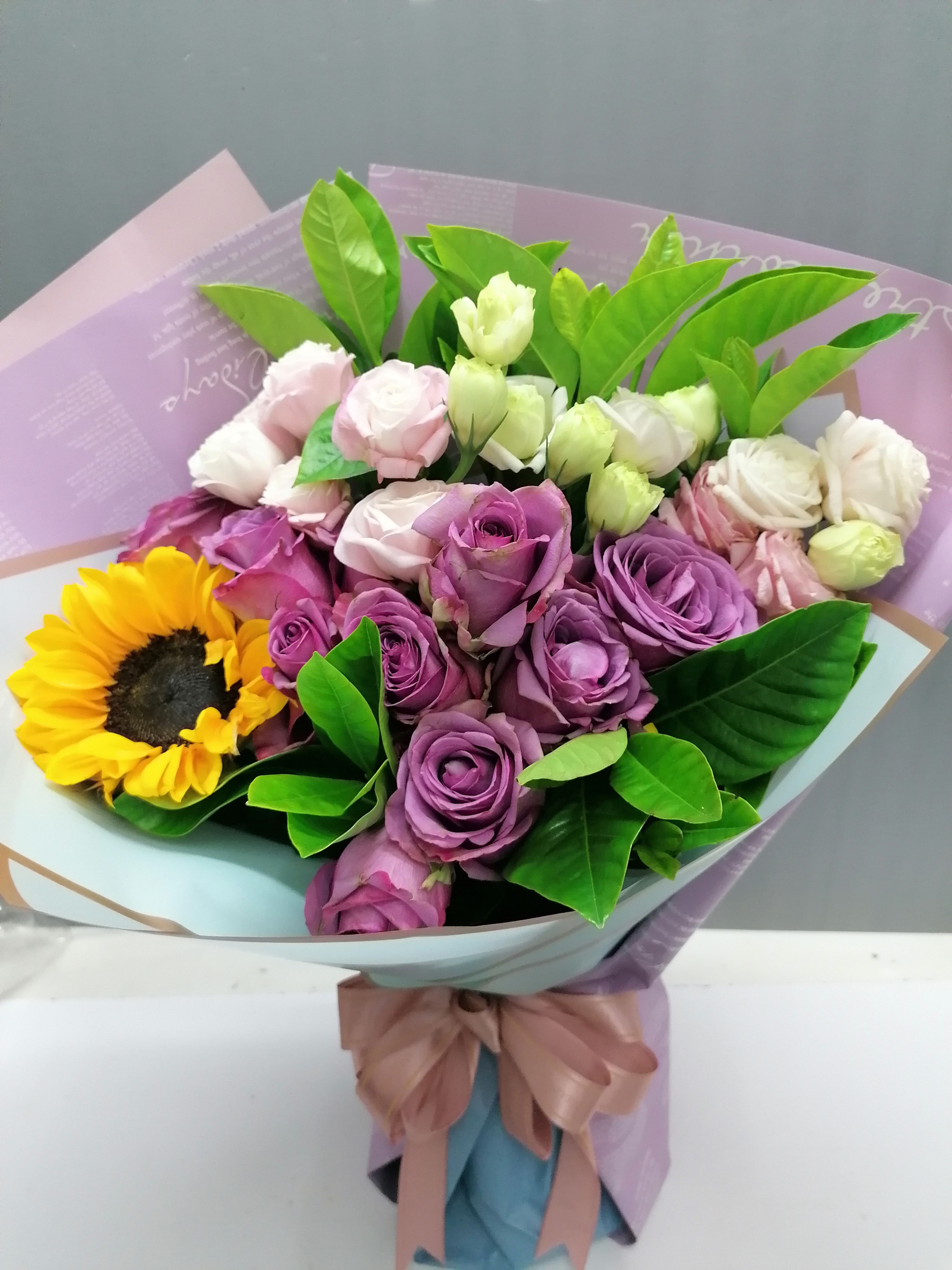 BR-053   10 支紫玫向日葵花束
