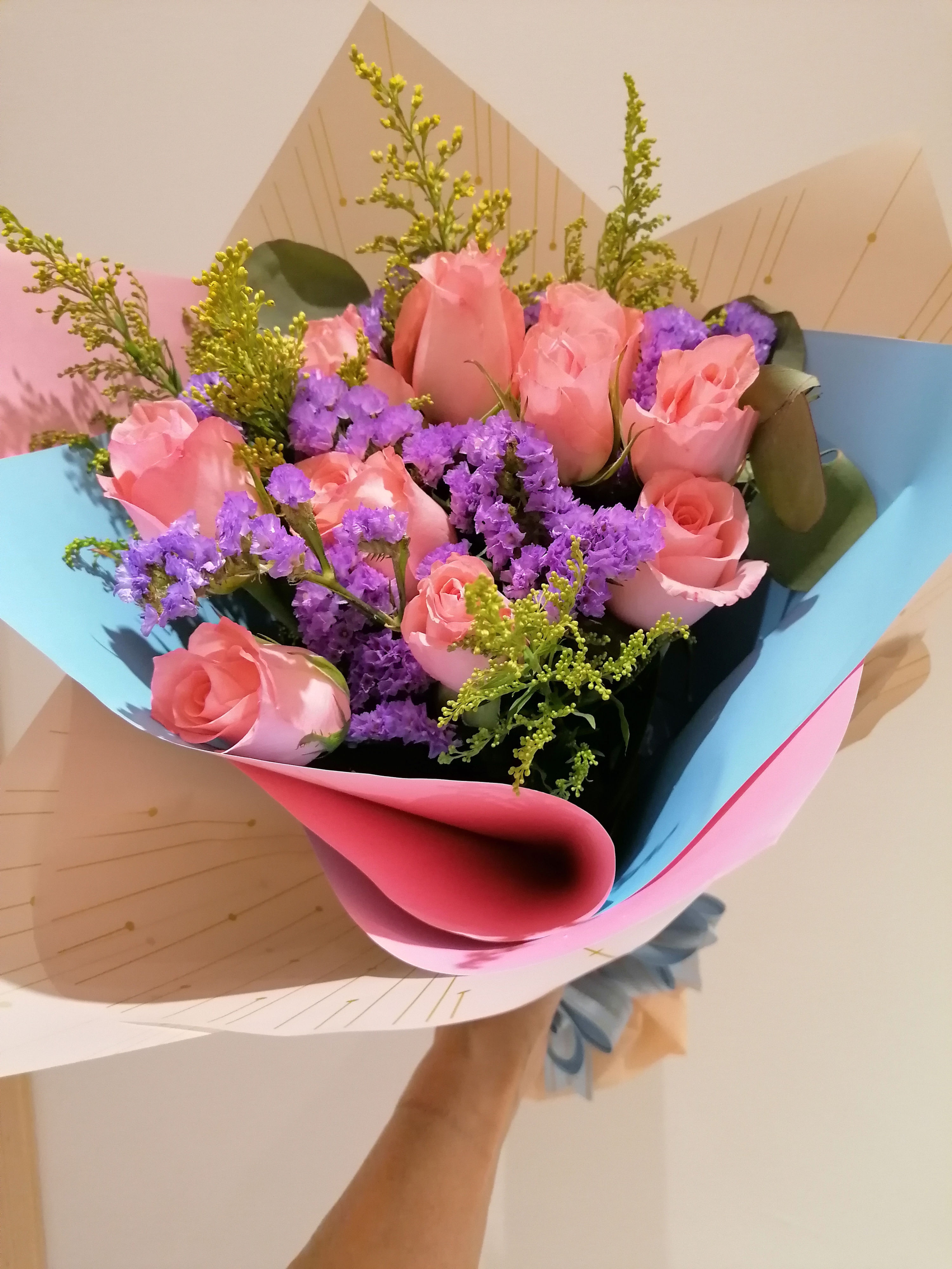 BR-077  10支粉紅玫瑰毋忘我花束