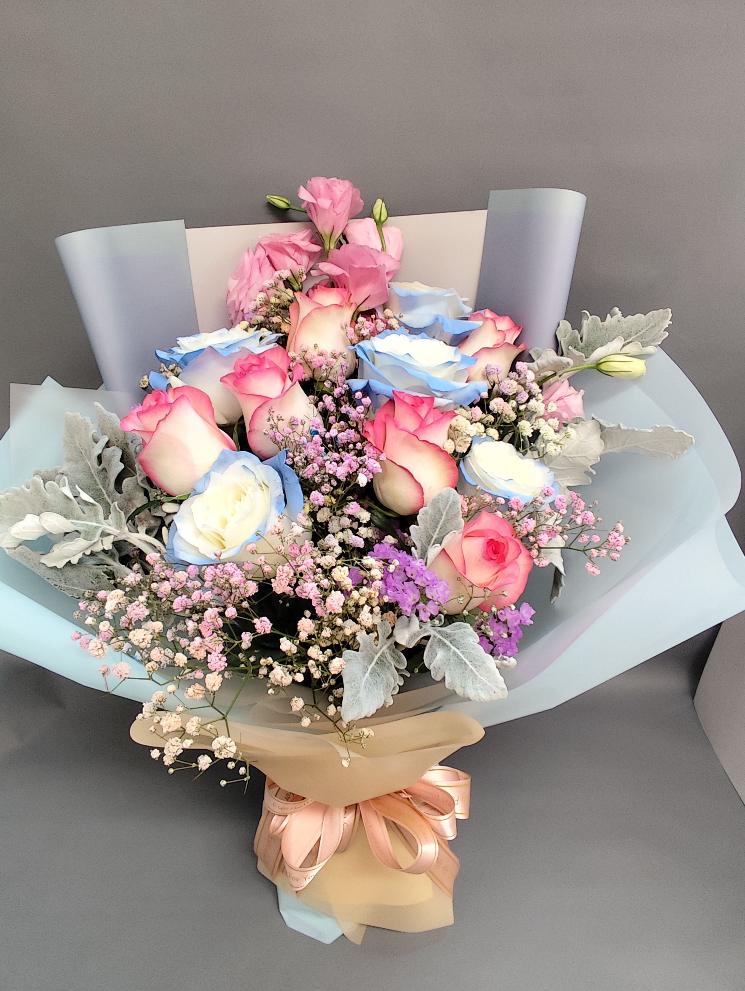 BR-235   11支碎冰藍/愛莎混色滿天星花束