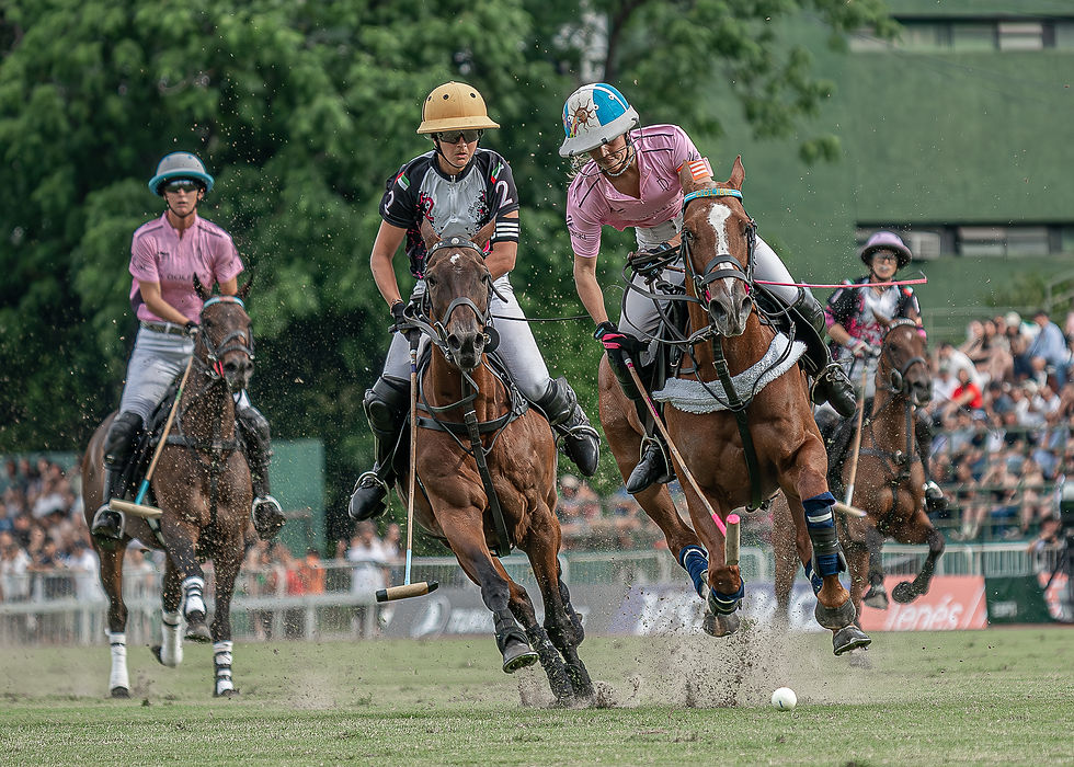 Dans la famille Cambiaso, on choisit Mia, nouveau handicap 10 féminin et cinq titres à Palermo... Sur les traces de son père avec lequel elle avait gagné la prestigieuse Gold Cup for the British Open en juillet dernier à Cowdray. ©R&B Presse/Pascal Renauldon