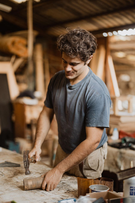 Mueble a medida, carpintería, carpintero artesanal, trabajo manual, madera antigua, castaño,roble,fresno,iroko,pino