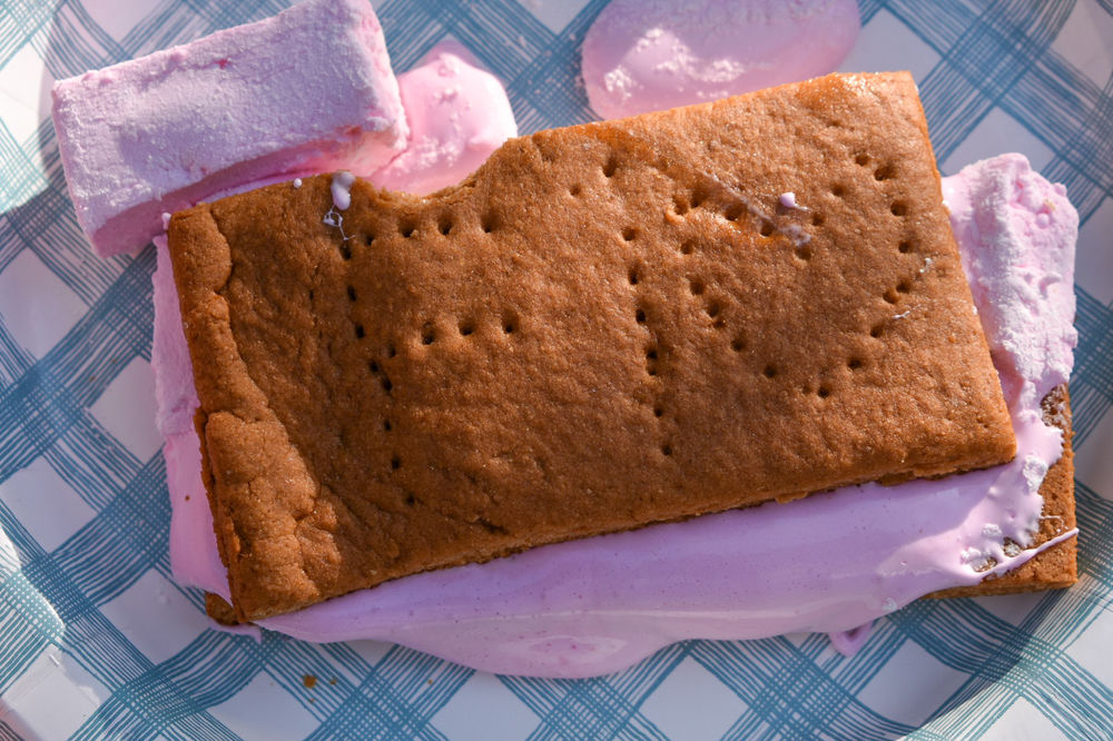 Homemade Marshmallows and Graham Crackers