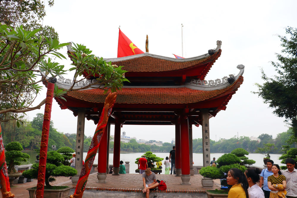 el-lago-hoan-kiem-y-el-templo-de-ngoc-son-hanoi
