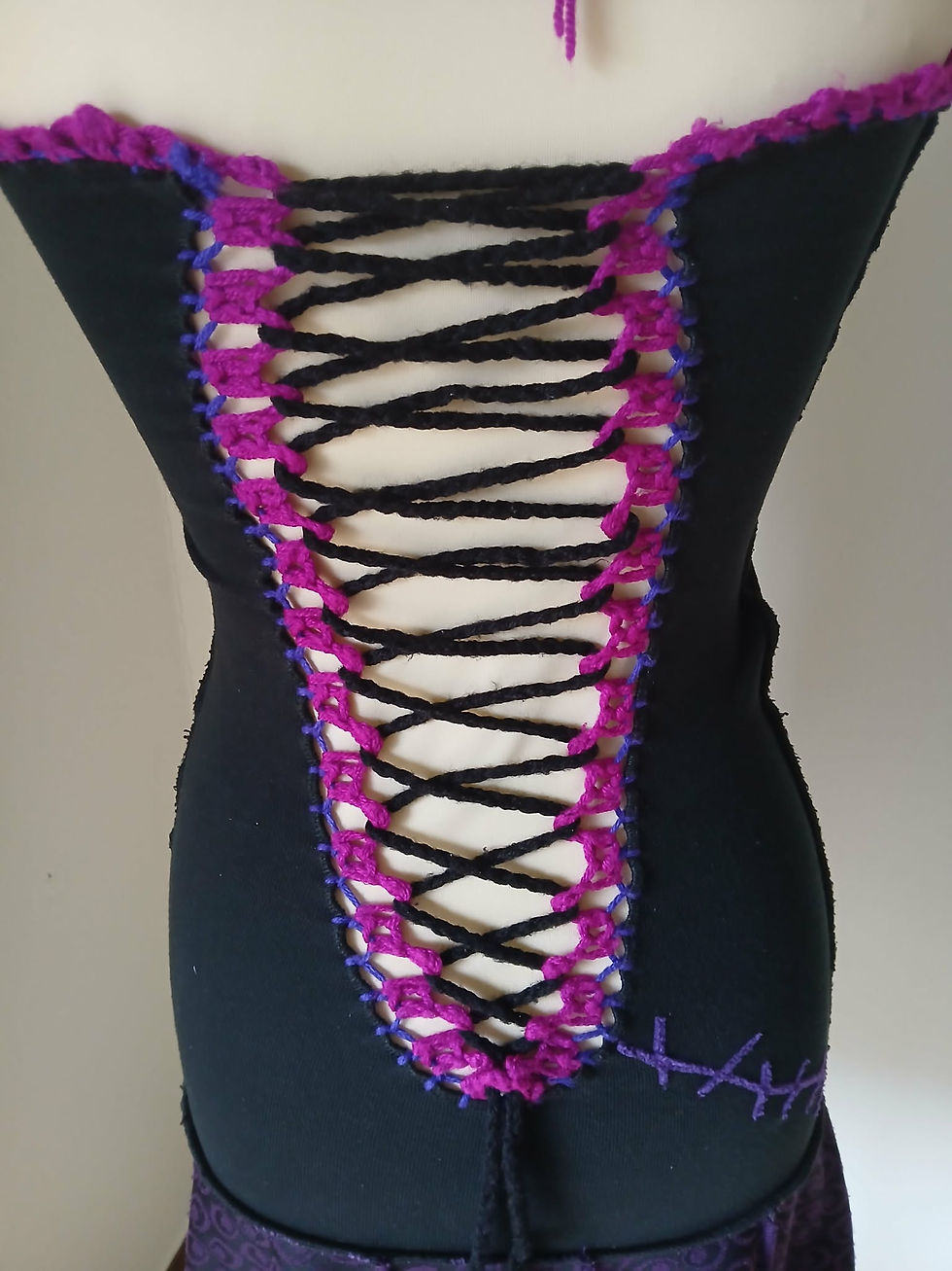 Thumbnail: Pre-Loved Halterjurk met Rugrijging – Candy Dream