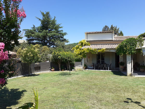 location chambres d'hôtes calme massage bien-etre
saint martin d'ardeche jacuzzi planche dinatoire repas