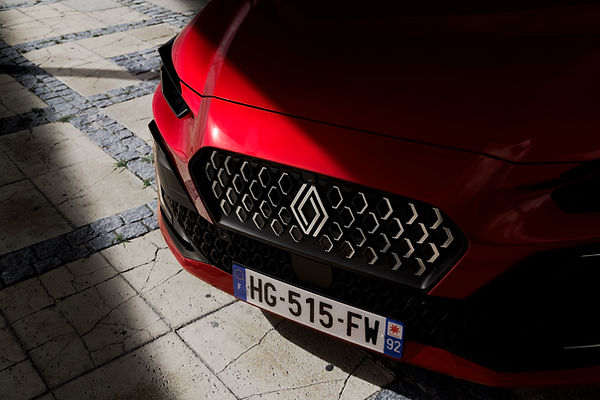 Renault-Clio-full-hybrid-E-Tech-Techno-Absolute-Red.jpg