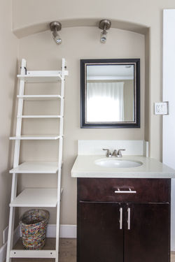 one bedroom suite bathroom