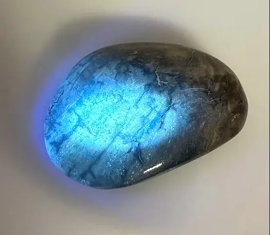 Root Burmese amber glowing under a UV flash light