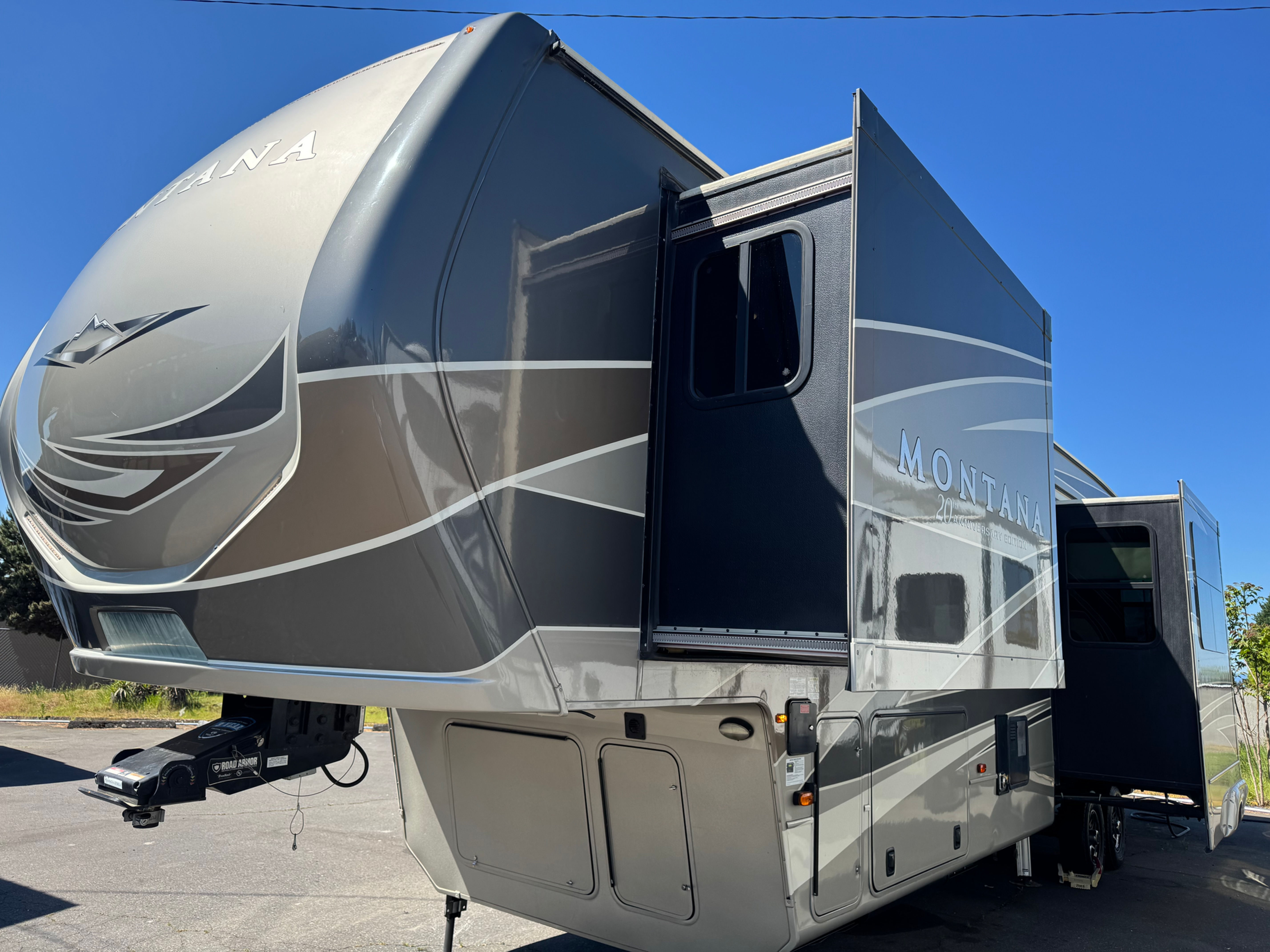 2019 Keystone Montana Legacy 20th Anniversary Edition