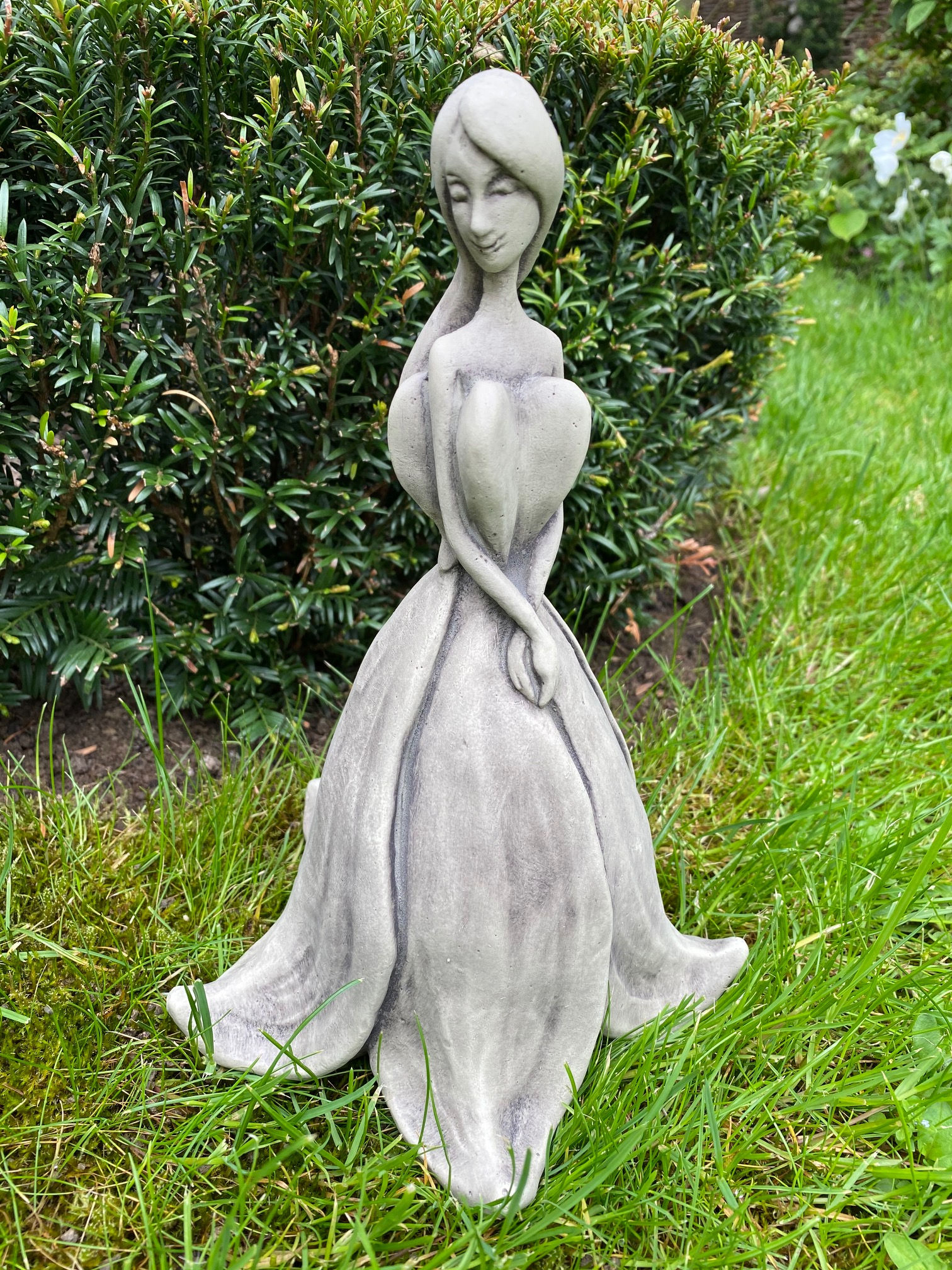 Bluetentaenzerin Abutilon; Zauberblume; Steinguss; Betonguss; frostfest; 19-92004; Gartendeko; Skulptur; Gartenfigur