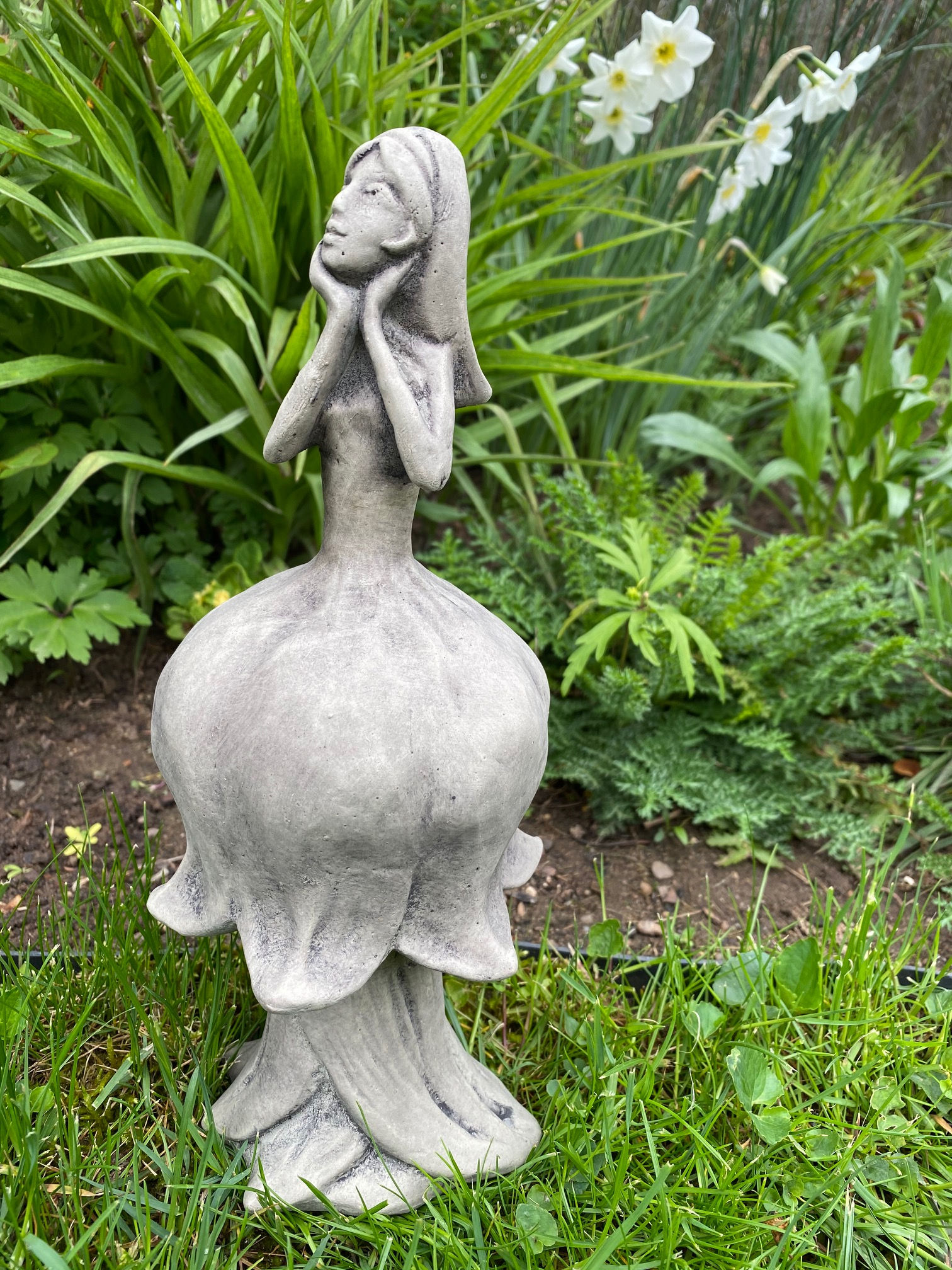 Blütentänzerin Maiglöckchen; Zauberblume; Steinguss; Betonguss; Galarosa; 19-92007; Steinblume; Gartenfigur; Skulptur; Deko