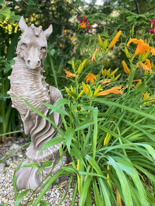 Steinfigur Fantasie-Drache Seepferdchen von Fiona Jane Scott