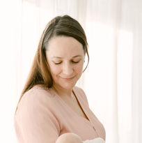 Newborn baby in mum arms by Wimbledon London Newborn Photographer Desiree A North. Simple and Natural.