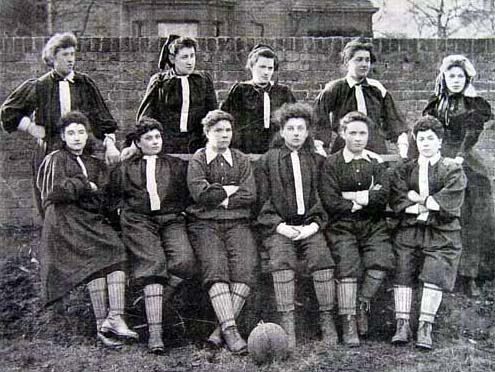 Frauenmannschaft England ca. 1895