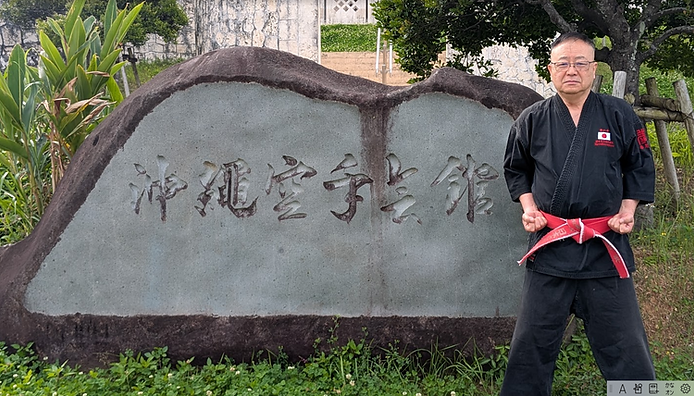 沖縄会館前の自画像.PNG