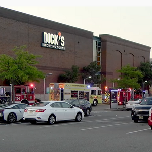Fire at The Salad Bistro at Woodbridge Center Mall