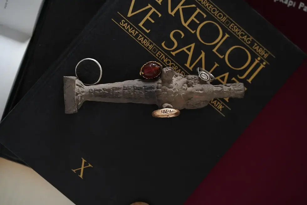 Küçük resim: Bronz Roma Yüzüğü – El Yapımı Vax Döküm Takı