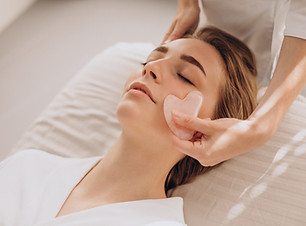 woman-salon-making-beauty-treatment-with-gua-sha-stone.jpg