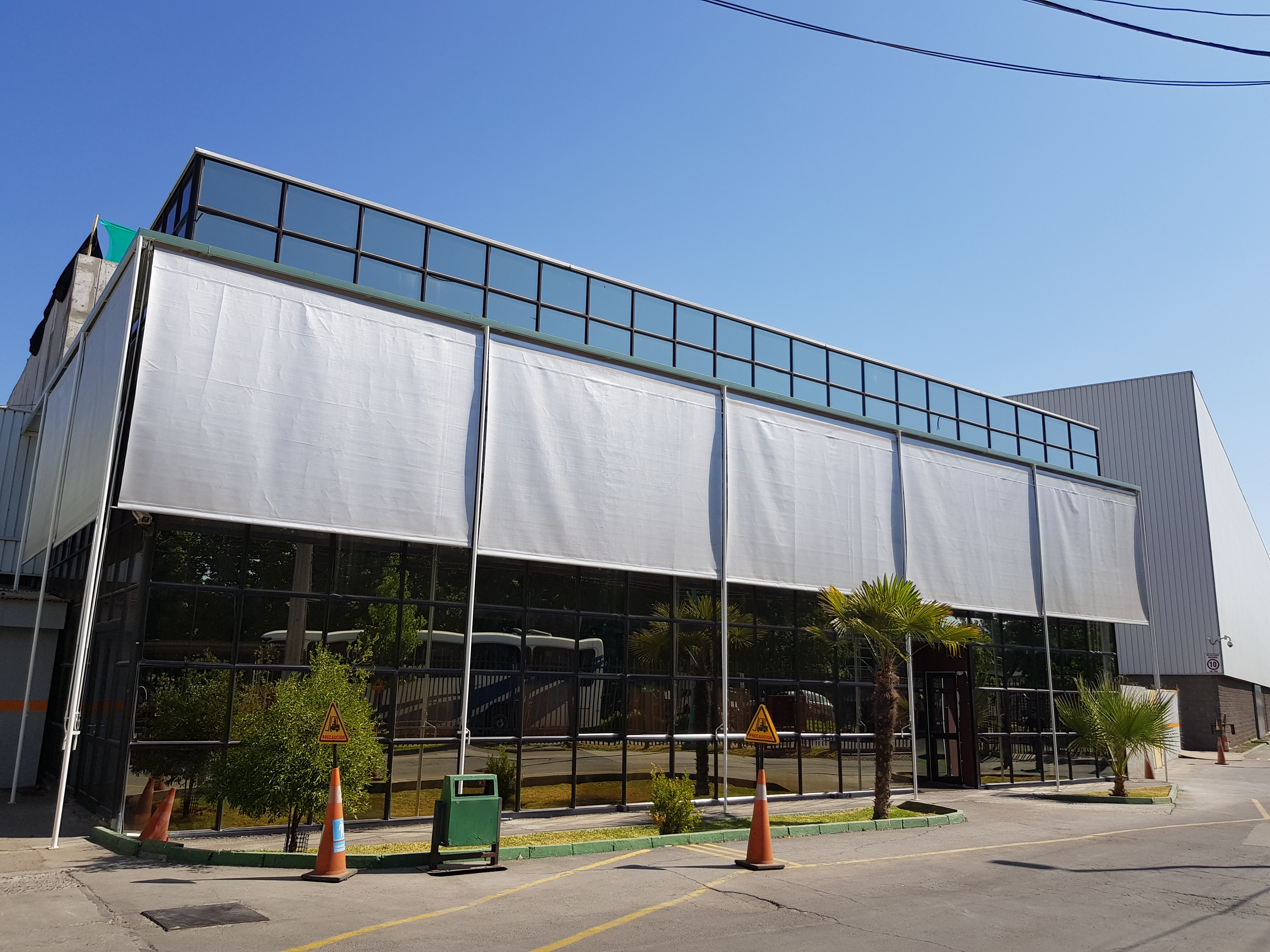 Cortinas roll on Persiana Industrial