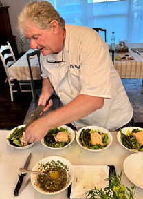 Salmon with gremolata in bowls