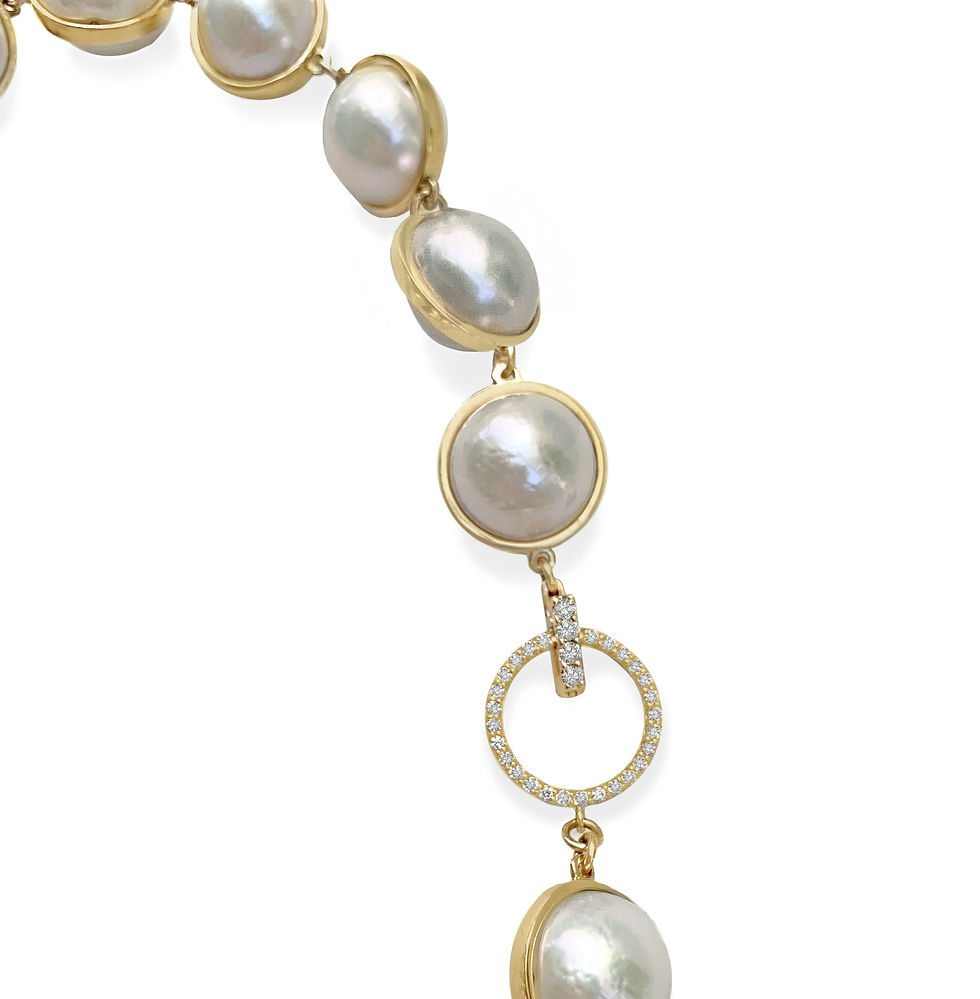 Pearl and diamond jewelry set in gold
