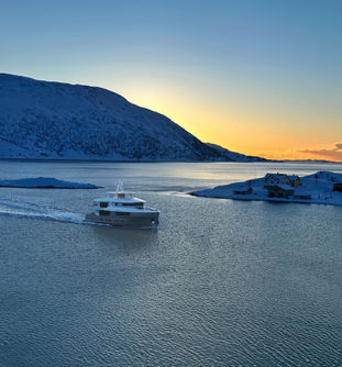 CHEOY LEE YACHTS - 120 Discovery