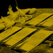Dowsing Pendulum over Tarot_edited_edite