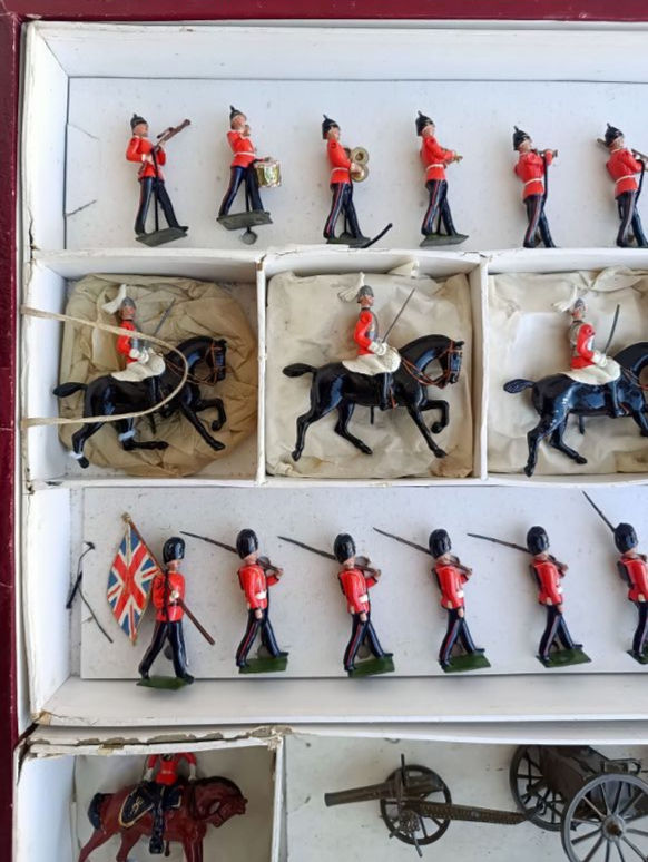 Миниатюра: W. Britain Models 54mm Metal  No. 73 British Army Display Presentation Case