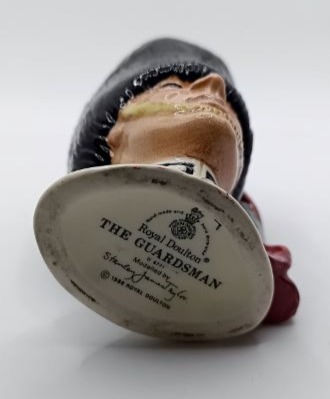 Miniatyrbild: Royal Doulton Character Jug 'The Guardsman' (1986) By Stanley James Taylor