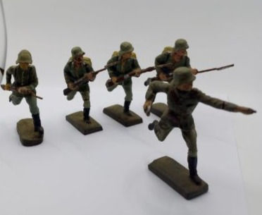 Miniatyrbilde: 5x Elastolin Lineol German Infantry 'Bayonet Charge' (c.1930)