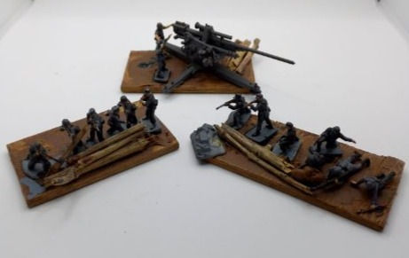 WWII GERMAN INFANTRY WITH FOREST DEBRIS Plastic Moulded (1:72cm Scale)