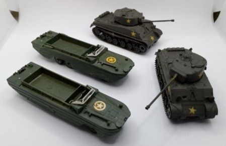 Miniaturbild: WWII Two Amphibious Vehicles and Two Tanks (1:72 Scale)