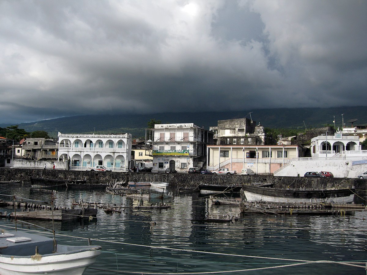 Overview: Moroni, the capital of the Comoros, is emerging as a key destination for governmental and institutional events in the Indian Ocean region. Its strategic location between Africa and the Middle East makes it a growing hub for diplomacy and international cooperation. Despite its smaller size, Moroni has been increasing its presence on the international stage, particularly in sectors such as sustainable development and regional security. Identification as a Key Destination: The Governmental Destination Network (GDN) has identified Moroni as a relevant destination due to its growing role in promoting peace and sustainable development in the region.