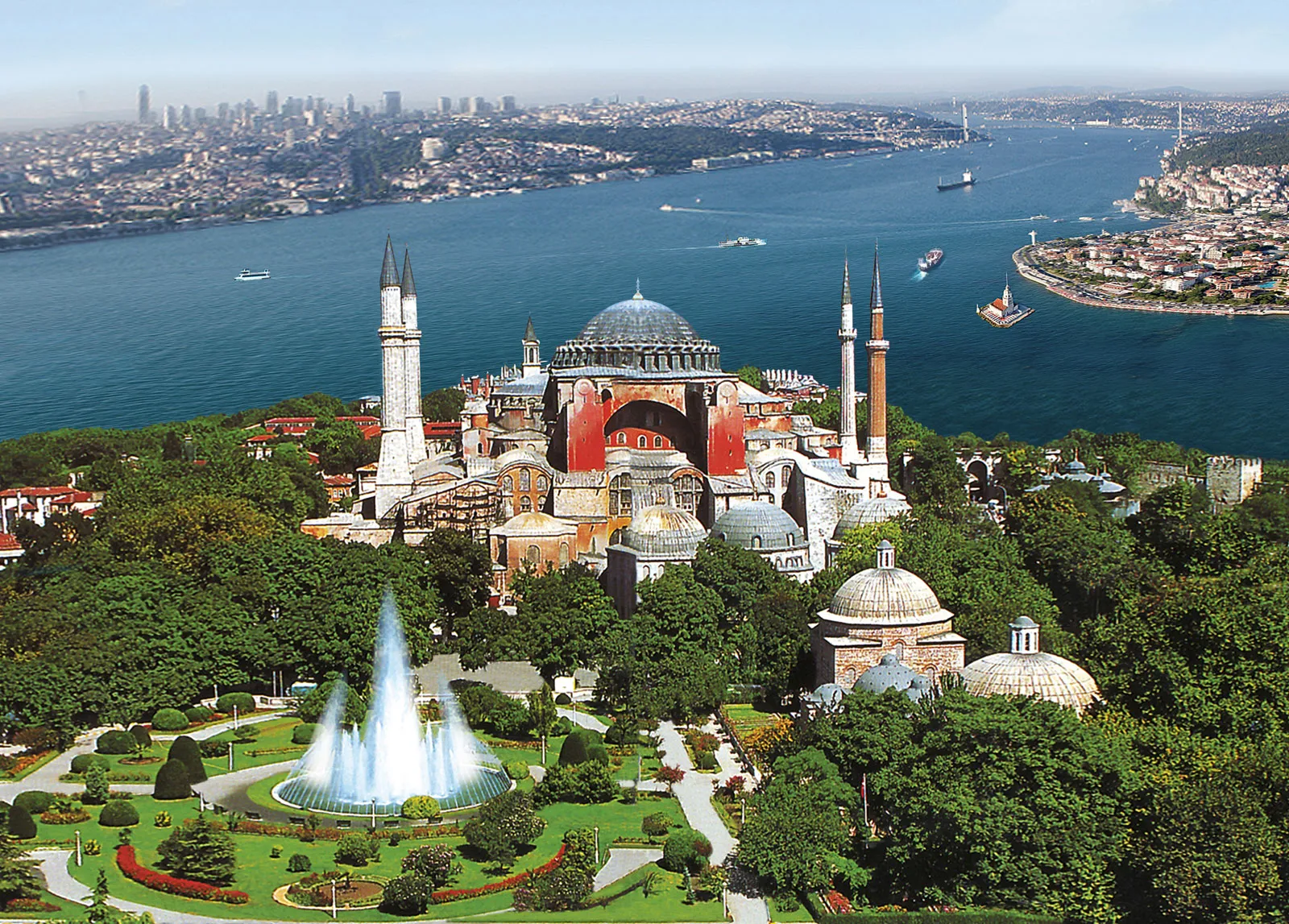 shore-Hagia-Sophia-Istanbul-Bosporus.webp