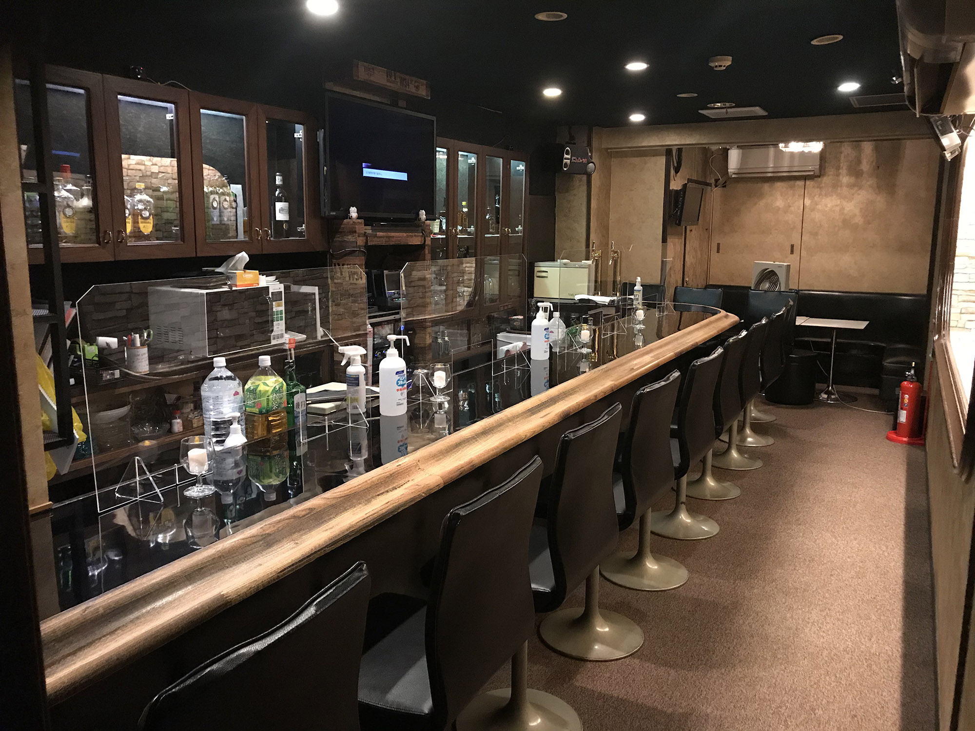 Jr神田駅北口 スナック ガールズスナックbar P C E