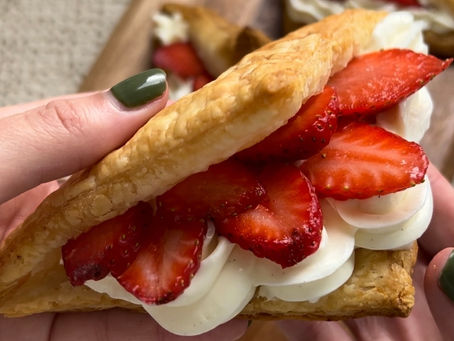 קוראסון במילוי קרם ותותים