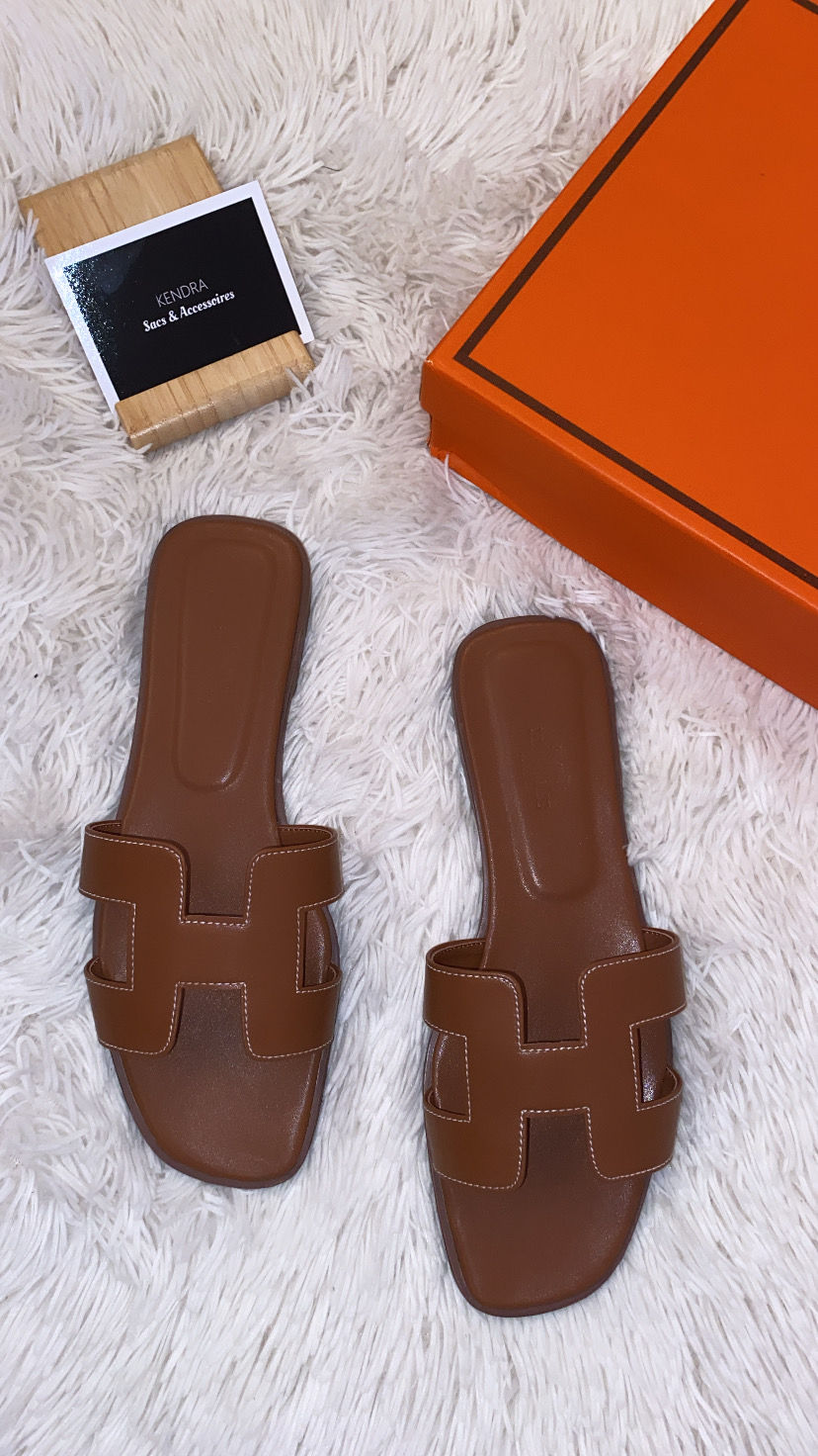 Miniature : CLAQUETTE LETTER CUIR LISSE (DISPONIBLE IMMÉDIATEMENT)