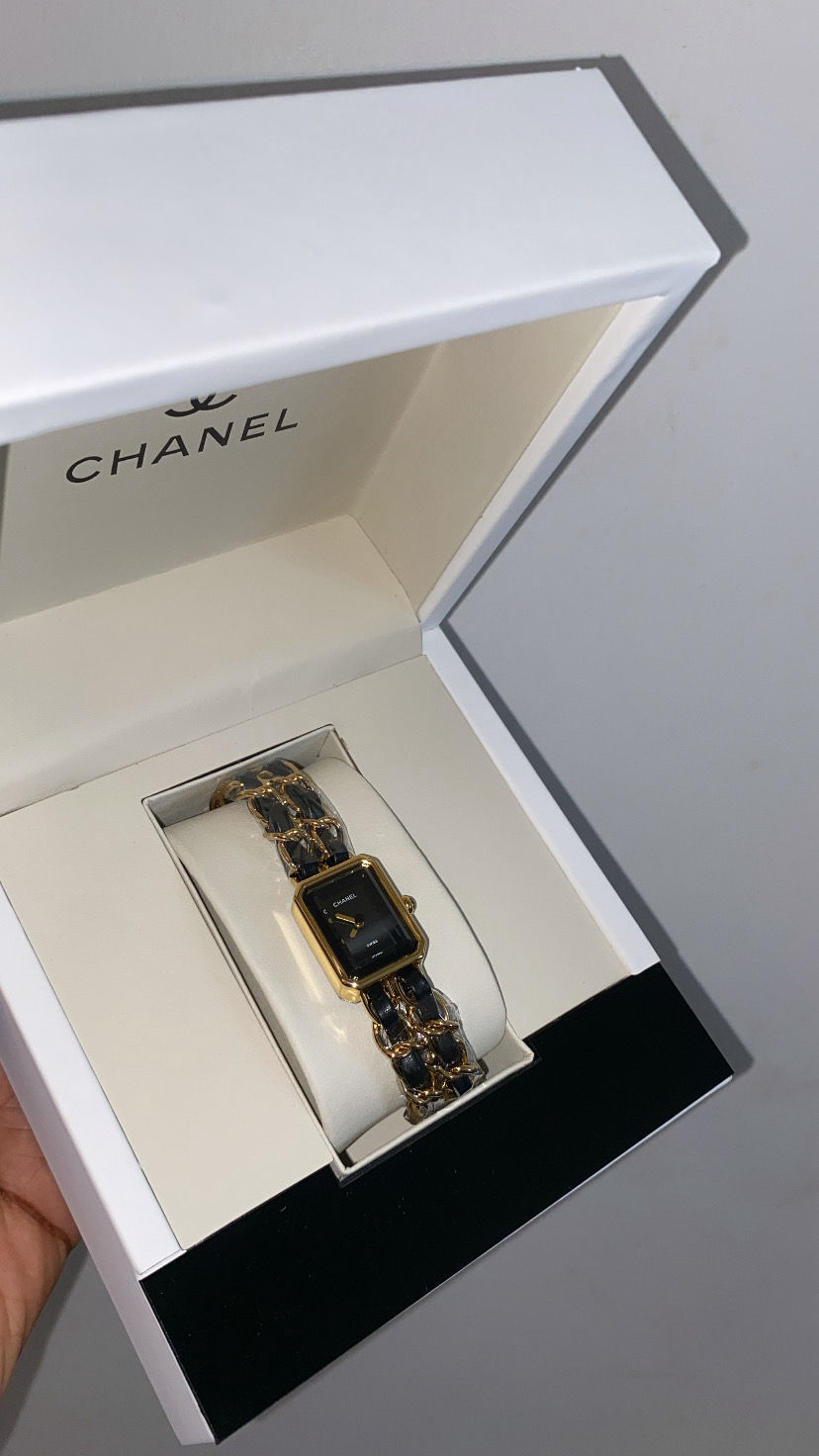 Thumbnail: MONTRE (PREORDER)